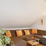 Alt Apartment *