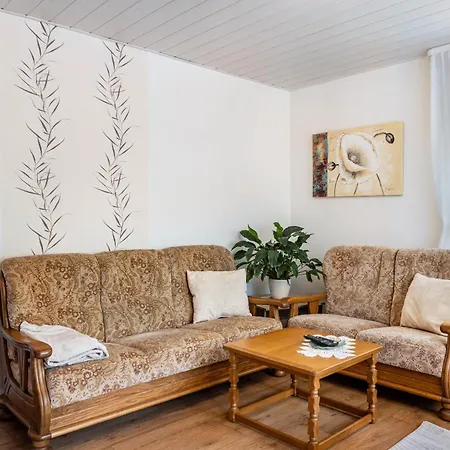 Alt * Naumburg (Hessen)